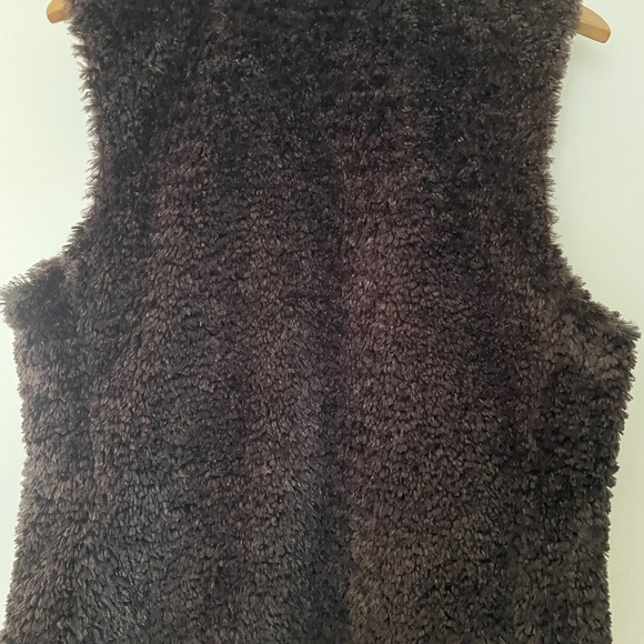 Reversible Faux Fur Vest - Picture 3 of 4
